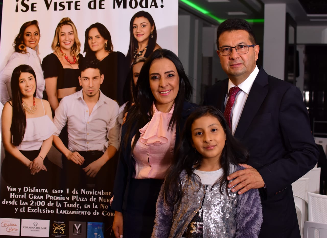 Sandra Lorena Solarte, gestora social de Pitalito; Miguel Antonio Rico, alcalde de Pitalito y su hija María José Rico.